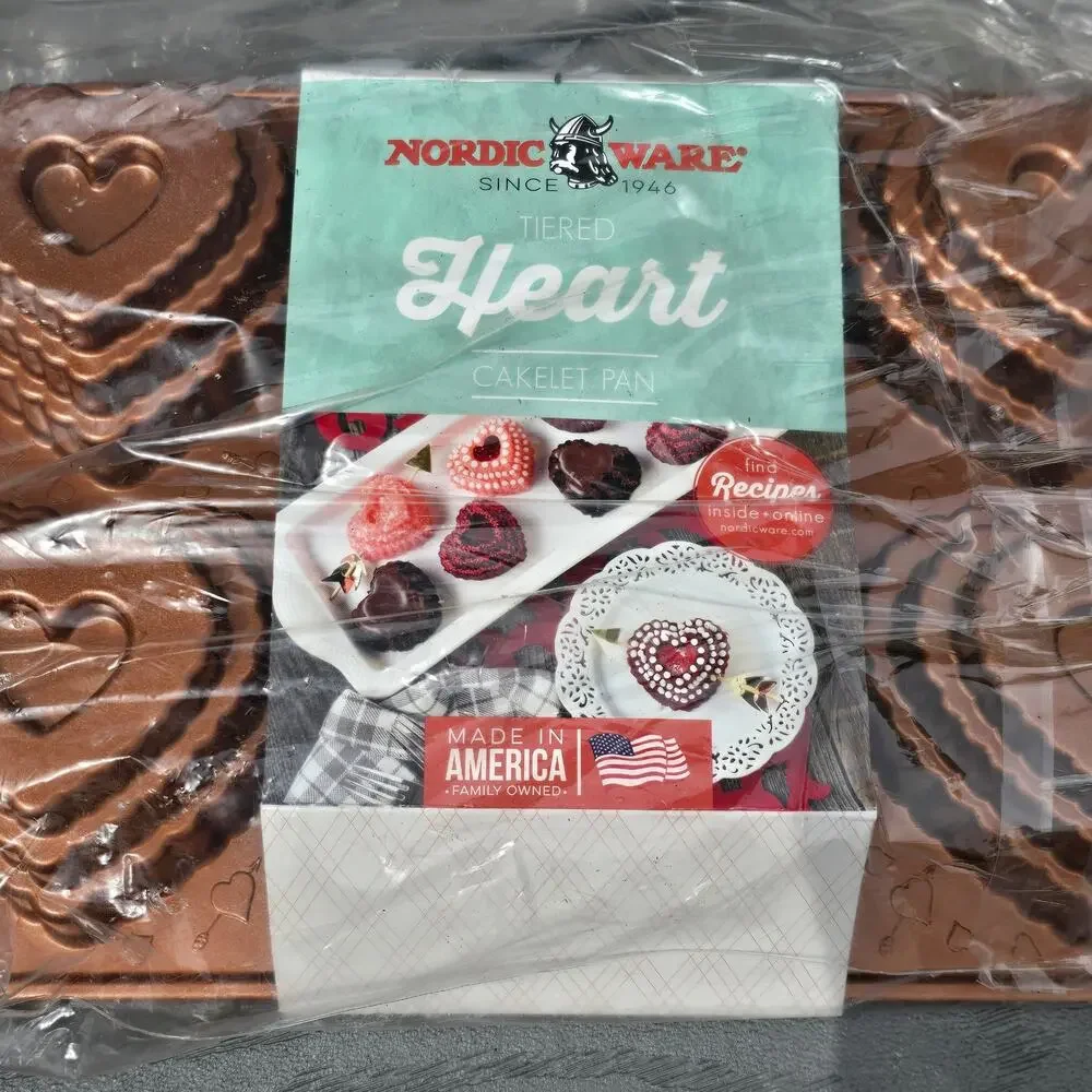 NWT, Nordic ware 6-Tiered Heart Cakelet Heavy Cast Aluminum Pan